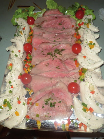 La viande crue ou les légumes crus mal lavés peuvent être responsables des cas de contamination chez l’homme