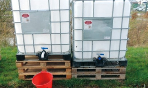 Mise en place  de containers  pour l’aliment liquide