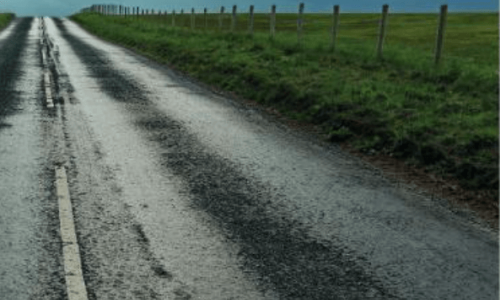 Boues  sur la chaussée : attention danger !