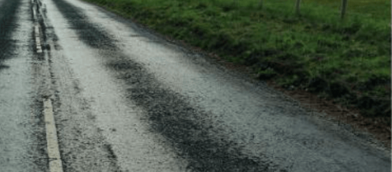 Boues  sur la chaussée : attention danger !