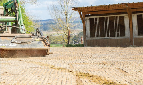 Aires découvertes  destinées à l’hébergement des chevaux :  quelles sont les règles  à respecter ?